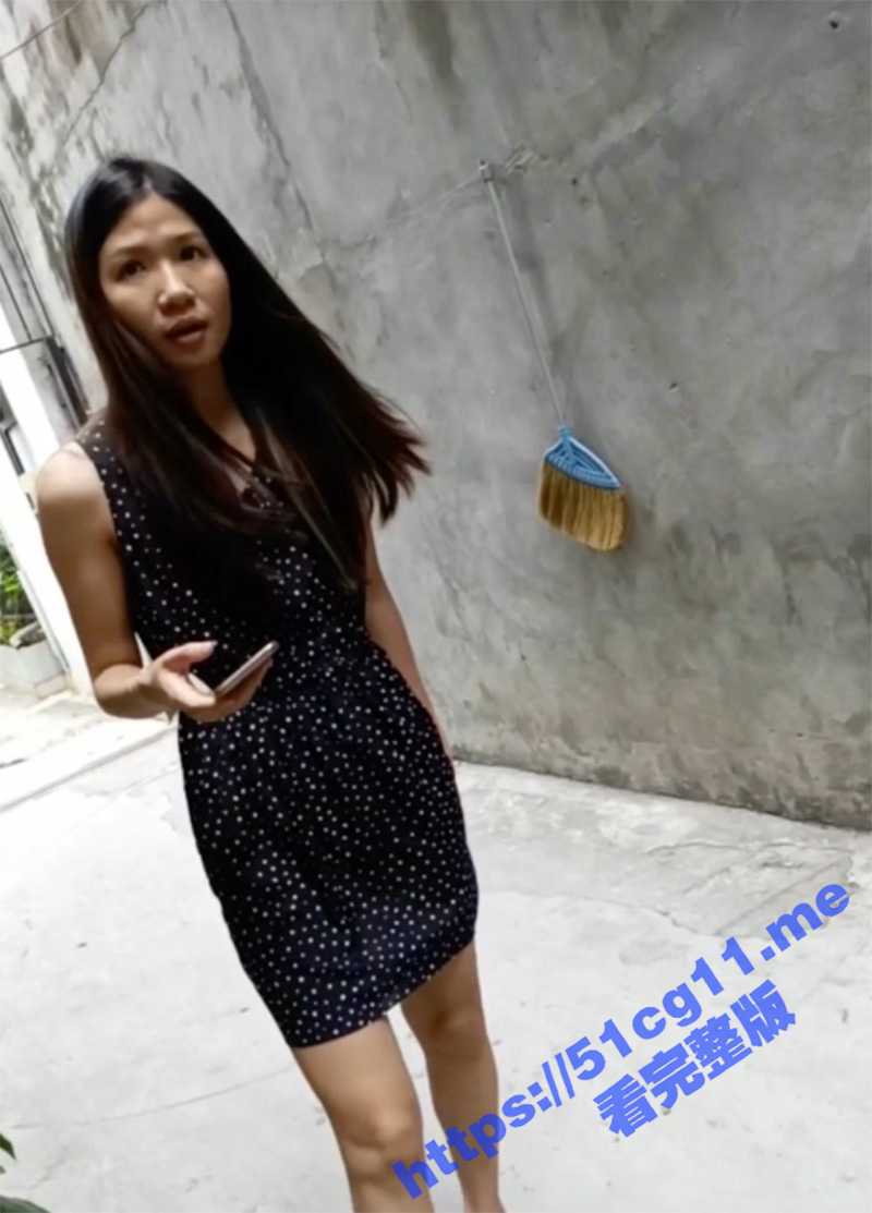 牛逼快递员 送快递不为赚钱 专业抄底偷拍拿快递的各种女人裙底风光 - 51吃瓜网-51吃瓜网