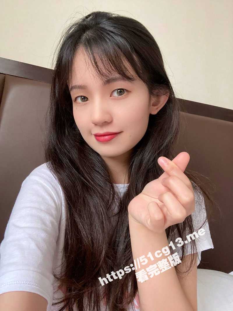 湖南某小学语文老师深夜寂寞了只好穿着情趣黑丝发骚自慰 高潮时淫荡的样子真是骚到骨子里了 快赐给她一个男人吧! - 51吃瓜网-51吃瓜网