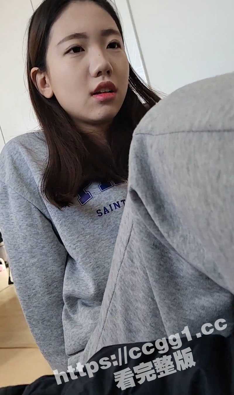 韩国素人极品情侣口交自拍 长得很可爱甜美系的女友很乖巧听话 主动口交舔蛋手撸鸡巴真的很爽 - 51吃瓜网-51吃瓜网