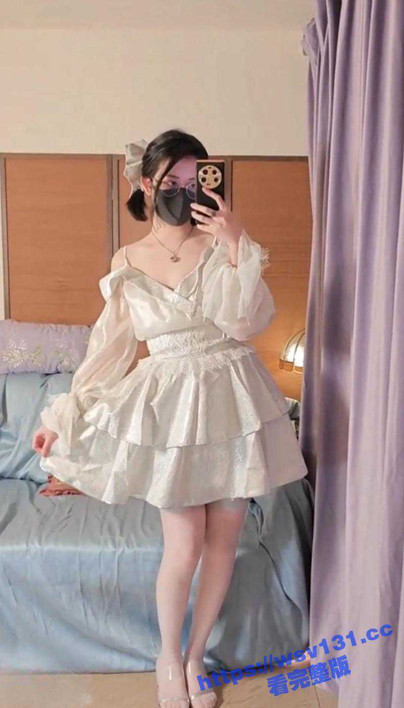 抖音快手 爆火反差婊 Naimi奶咪 白丝袜 龙女变装 骚舞裸舞 道具自慰！ - 51吃瓜网-51吃瓜网