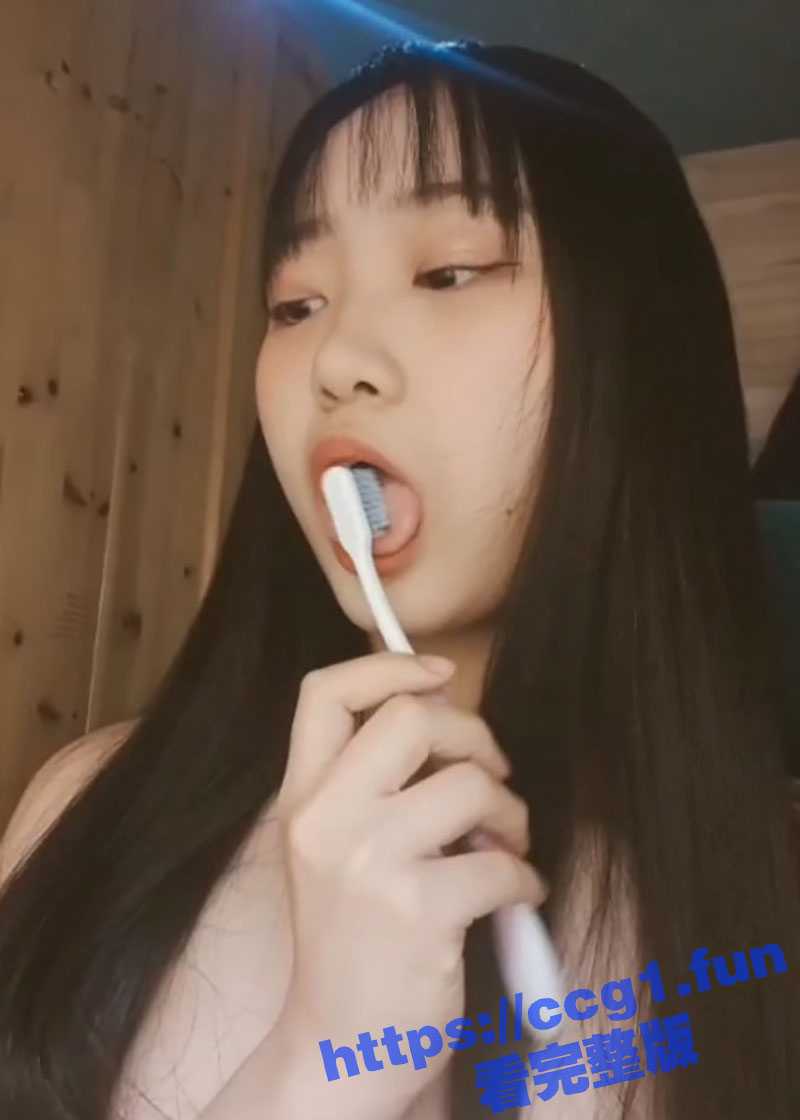 韩国牙刷妹 在线发骚 对牙刷情有独钟 全裸洗澡时只要把牙刷放到嘴里就会发情扣逼! - 51吃瓜网-51吃瓜网