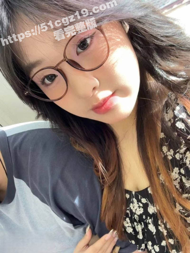 极品巨乳眼镜婊 不雅视频泄露 跪地深喉口交服务男友 被操到高潮不断 疯狂颤抖！ - 51吃瓜网-51吃瓜网