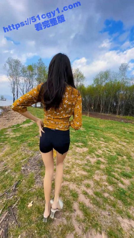 51原创小姨子的秘密 海边小姨子献出美鲍让姐夫贪婪舔吃 阳台跪献口交迎着海风后入 精液射满菊花流入阴道-51吃瓜网