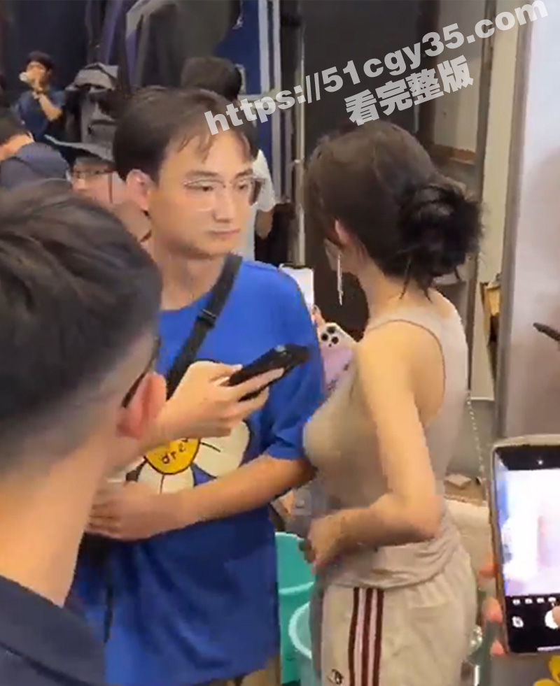 车展肘击大师袭胸事件再次升级！当事人被迅速控制并要求道歉 引发全网热议！ - 51吃瓜网-51吃瓜网
