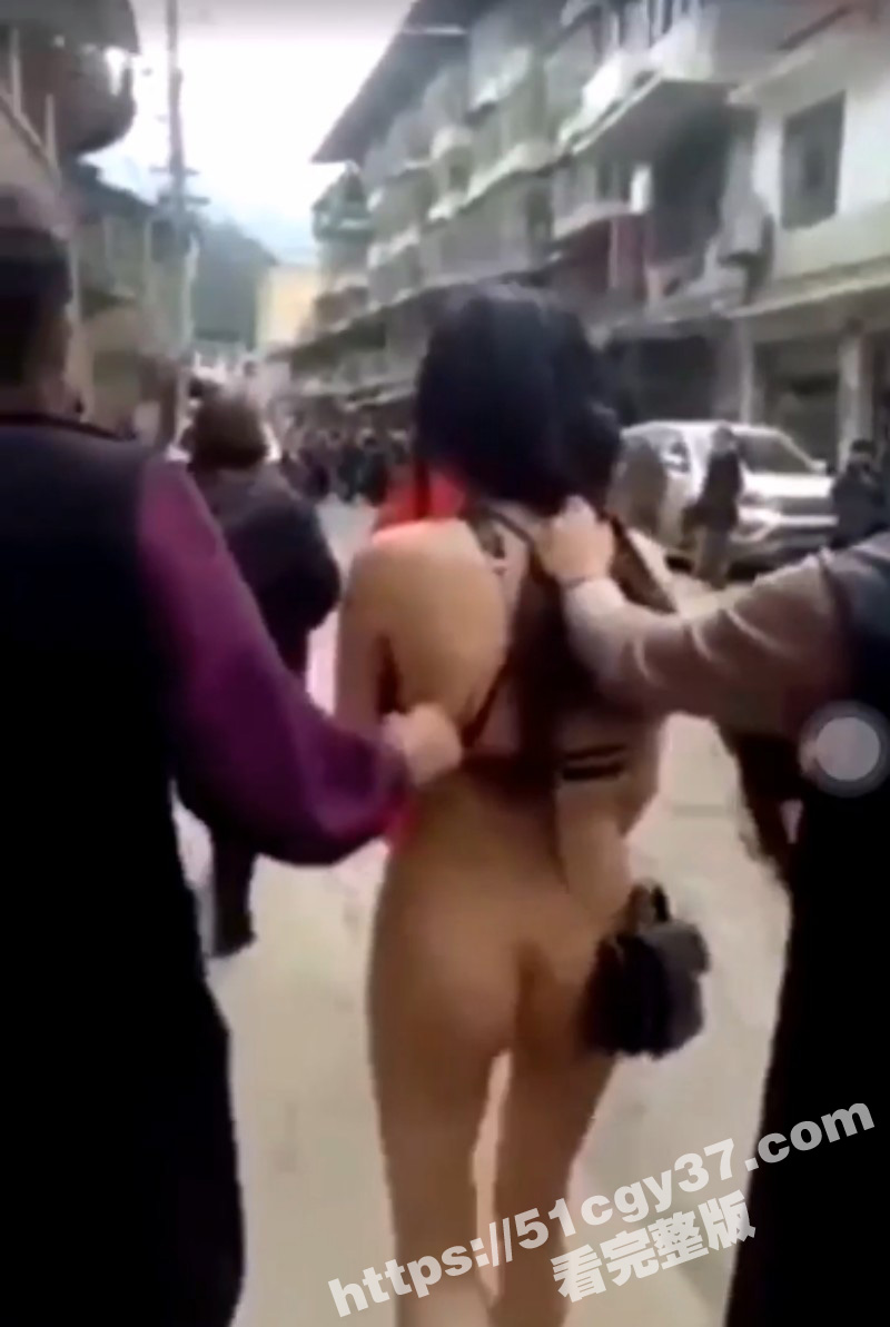 四川宜宾捉奸名场面 原配抓到小三 殴打后扒光将其裸体游街 雪白肥臀亮瞎双眼! - 51吃瓜网-51吃瓜网
