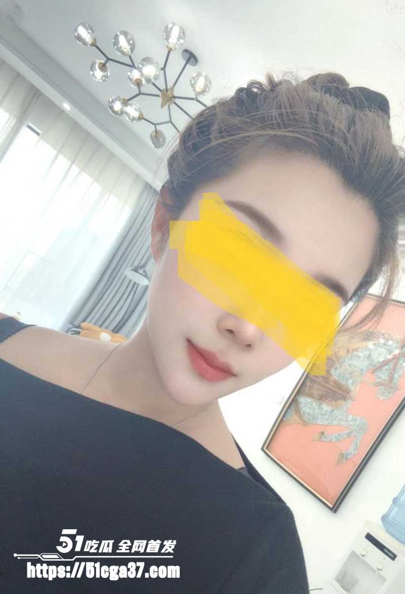 乱伦大神 奶子即正义 新作来袭 老婆醉酒睡死 当面上了她亲妹妹 捧着小姨子大屁股爆操 无套内射爽翻天！ - 51吃瓜网-51吃瓜网