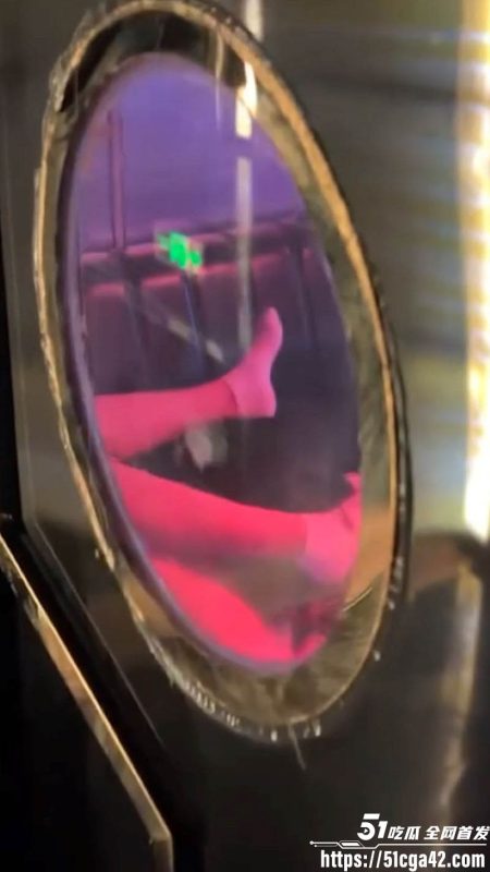 山东临沂平邑KTV激情夜 两小情侣包厢狂欢 舔逼爆操场面激烈 露脸视频引爆眼球!-51吃瓜网