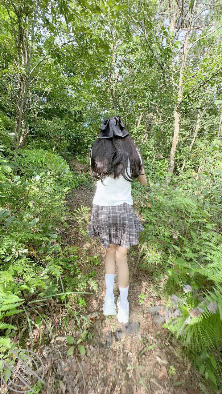 海角乱伦大神 长腿女儿丽丽 新作 野外与女儿做爱 人来人往女儿紧张的要死 阴道却变得无比紧致！ - 51吃瓜网-51吃瓜网