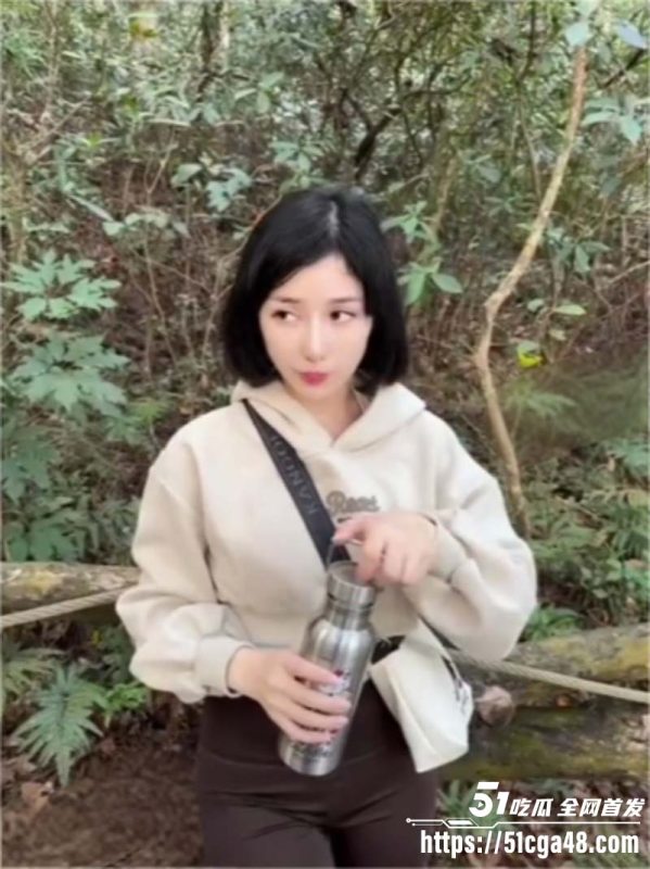 台湾绝美女优 李娜娜 福利私拍 穿瑜伽裤爬山被强迫羞辱 激烈野战露穴放尿超刺激！-51吃瓜网