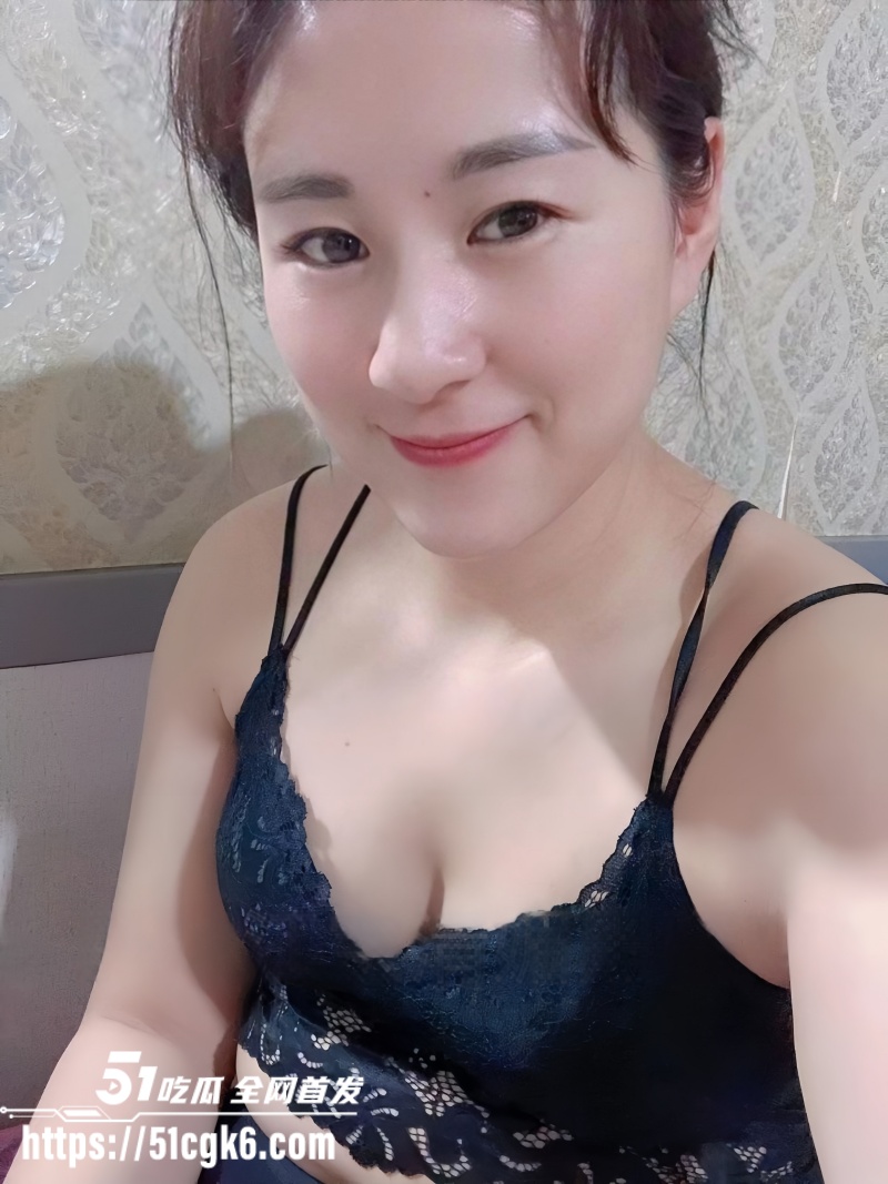 黑龙江宝清县牙医 李聪 性瘾爆棚喜欢被猛男调教 深喉口交三洞开发无套爆操 反差感让人欲罢不能！ - 51吃瓜网-51吃瓜网