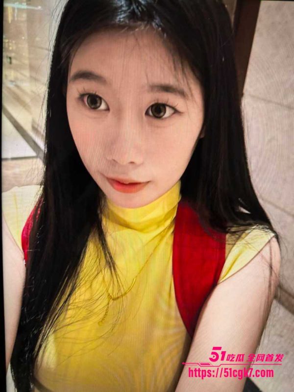 青岛大学反差学妹 张如意 恋爱期间拍摄淫荡视频 楼梯间露出做爱 天生母狗本性尽显！-51吃瓜网