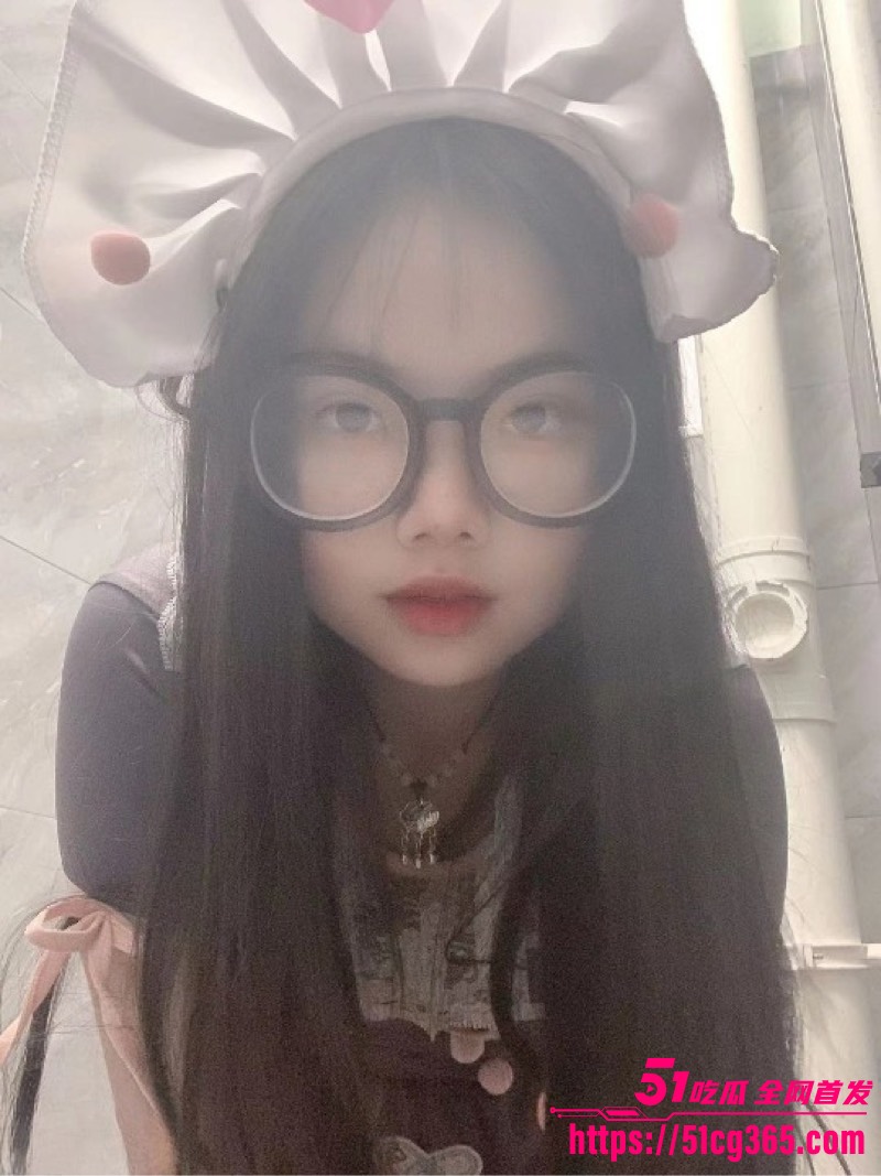 湖北武汉反差学生妹 同居后淫荡视频暴露 把男友舔得欲仙欲死！ - 51吃瓜网-51吃瓜网