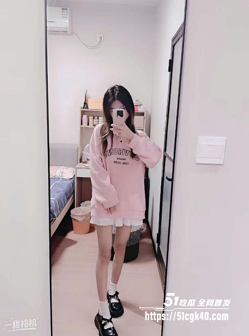 安徽芜湖00后小妹 赵子怡 穿着情趣内衣被男友牵着链子操 直接被男友玩成SM女王 - 51吃瓜网-51吃瓜网