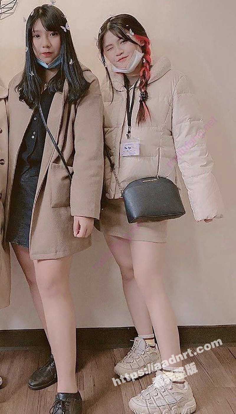 两个颜值不错的百合闺蜜泄密流出！互亲互舔互揉奶 更爱那个小萝莉 反差属性拉满！ - 51吃瓜网-51吃瓜网