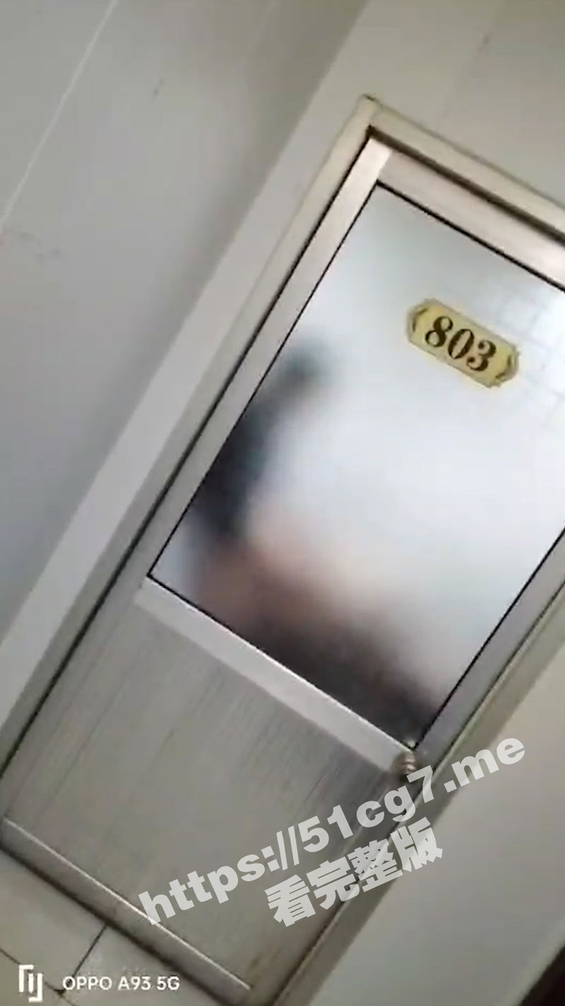 完犊子！饭店吃饭批瘾来了拉起小三厕所开干！被女儿发现喊妈妈去厕所看爸爸打架~ - 51吃瓜网-51吃瓜网