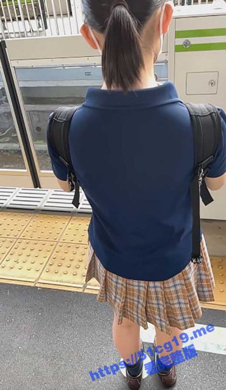日本真实电车痴汉 电车里把鸡巴塞少女内裤里摩擦 少女敢怒不敢言！-51吃瓜网