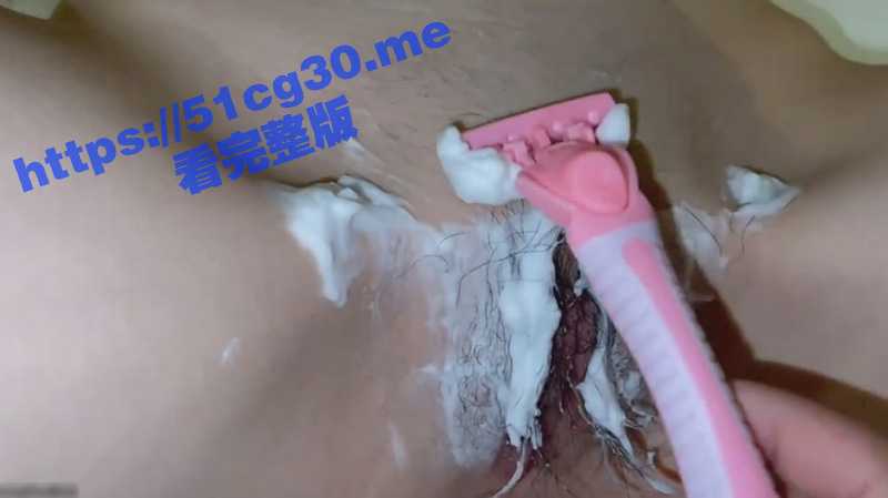 又一个嫩穴被收割了！嫩逼专业户 唐伯虎 约战顶级高三学妹 先刮B毛再操粉嫩的小肉洞！-51吃瓜网