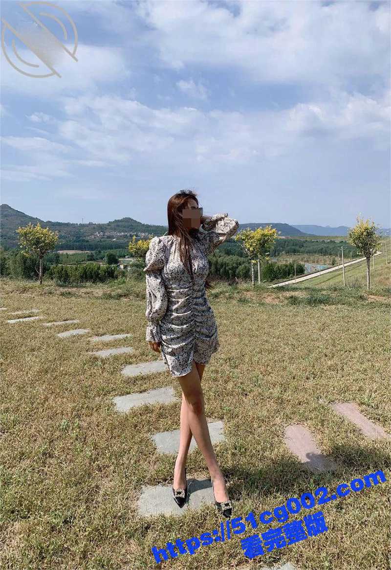 灌翻美女邻居 不顾幼儿园孩子在家 把美女邻居灌醉 按在床上使劲爆操女邻居大屁股！ - 51吃瓜网-51吃瓜网