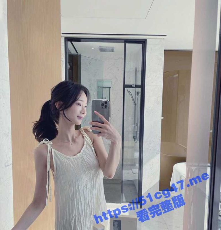 上海九头身清纯女模 孟菲菲 被大佬包养 色照和自拍视频泄密 这身材和颜值竟然要20万一个月！-51吃瓜网