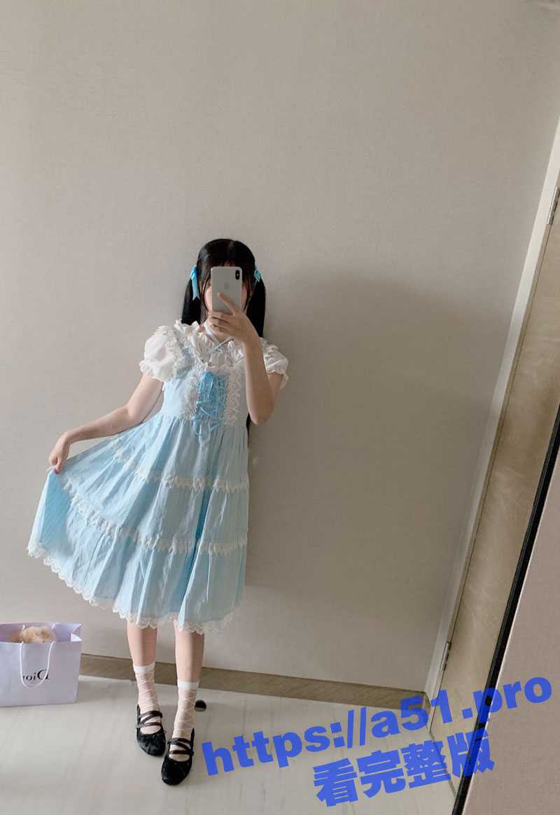 绿帽奴将自己的 双马尾洛丽塔女友 贡献给大屌黑爹！娇小的身躯被黑人抱起来狂操 白浆直流！ - 51吃瓜网-51吃瓜网