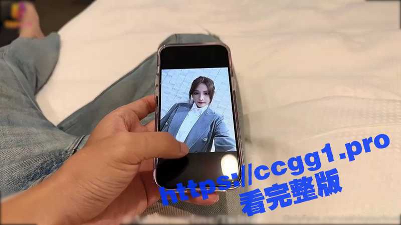 艾希老师饰演清纯学姐上门服务 大奶嫩穴侍奉主人肉棒 精液射满身！-51吃瓜网