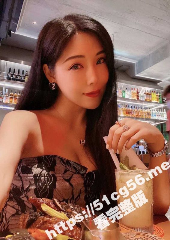 极品身材巨乳反差女神 被前男友曝光性爱视频 小骚货最喜欢男上位插嘴 享受那种被强制的感觉-51吃瓜网