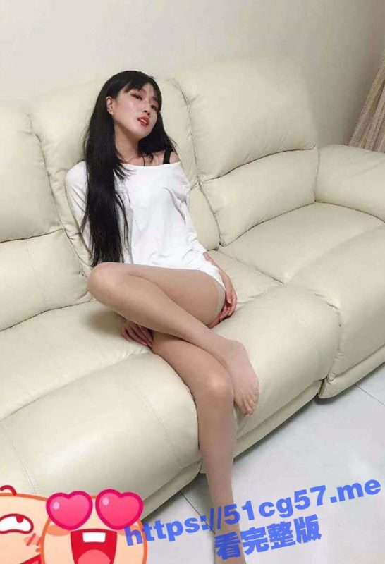 你心中的极品黑丝女神 何闻洁 私下却是别人的母狗！为钱沦为富二代的泄欲玩物给其舔脚！-51吃瓜网