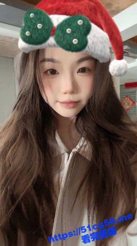 大学城附近约的学生妹 表面清纯内在闷骚 性格温柔乖巧体验感很棒 刚开始很害羞一直捂着脸-51吃瓜网