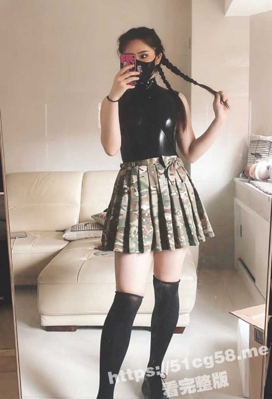 快手网红 刀刃 被眼尖瓜友发现是推特SM圈的福利姬 而且还是个女王专门调教男女奴！-51吃瓜网