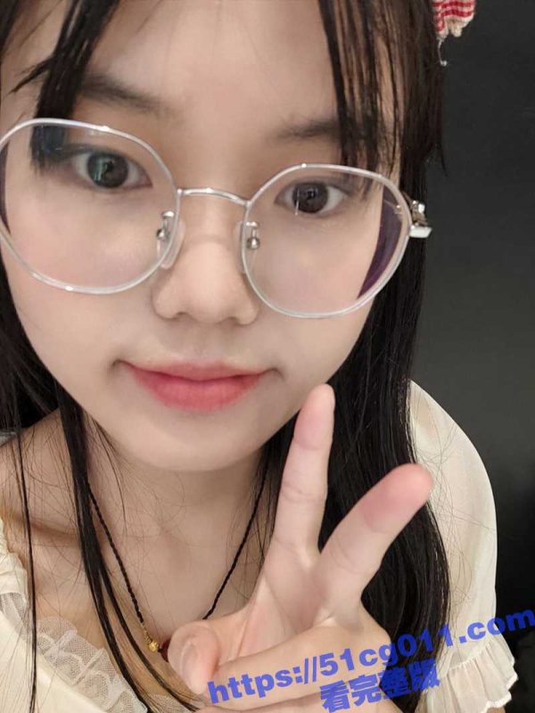 南昌大学共青学院 摄影部部长刘诗琦 表面是品学兼优的学姐 私下是个爱吃精的母狗 口交吞精视频流出-51吃瓜网