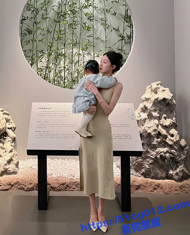 济南90后瑜伽老师 何瑾雯 完美身材女神孕期出轨 挺着个大肚子给炮友操 也不怕操流产了 - 51吃瓜网-51吃瓜网