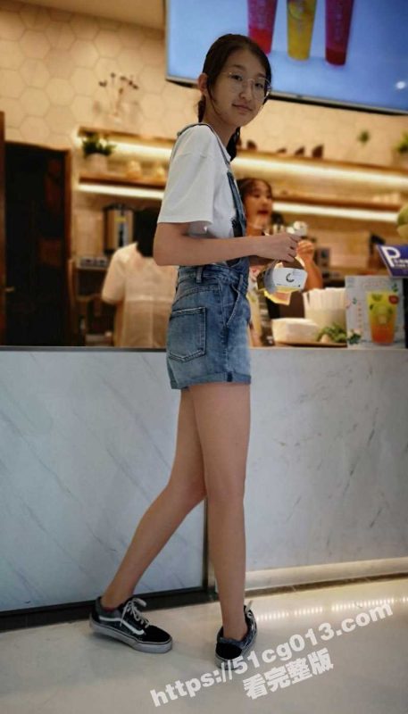 哈尔滨工业大学 大一学妹 胡小翎 细腰丰臀很是诱人 跪在地上疯狂吮吸鸡巴 从此变成了母狗肉便器-51吃瓜网