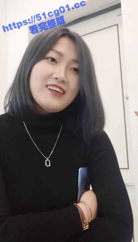 “舒服 好舒服 ”性欲旺盛的湖南大奶人妻和老公激情啪啪 肉穴被操得很爽 边被操还边给老公舔手舔脚-51吃瓜网