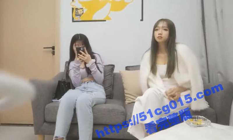 探花小陈头凌晨双飞约操美女姐妹花 AV视角展示3P极致快感 逮着颜值高的白衣妹使劲操！-51吃瓜网