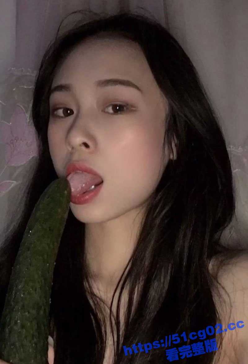 成都车模 王倩 被金主调教 性感肉体上写着羞耻词汇 带到户外露出喝尿！草根膜拜的女神 在土豪这里就是下贱母狗！ - 51吃瓜网-51吃瓜网