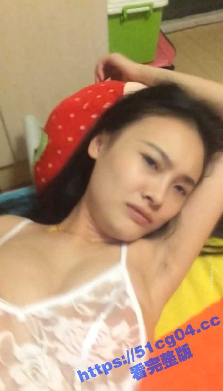 淫荡夫妻激情啪啪！淘宝买来红肚兜和蕾丝情趣衣战袍和媳妇进行肉搏大战 媳妇被操得高潮淫叫不断-51吃瓜网