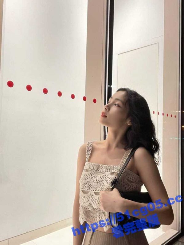 极品高颜值母狗反差婊 李彤彤 被无套狂干 白浆都被操出来了 明明很舒服却摇头喊不要呀-51吃瓜网