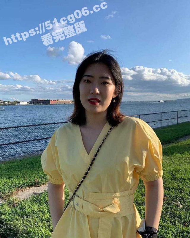 厦门人事部门美女 江凯莉 被男友骑脸用鸡巴插嘴口交 然后掀起上衣用美乳为男友进行乳交波堆-51吃瓜网