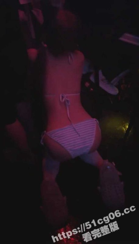 全网疯求青岛OWL酒吧！双马尾小萝莉在包厢内穿着比基尼做主人的任务！-51吃瓜网