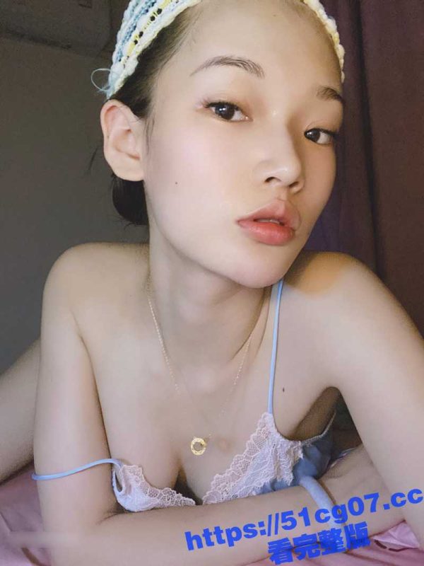 大一新生群认识的极品美女 颜值身材堪称一流 妥妥的女神级美女 开学第一天直接拿下 吃鸡舔蛋技术一流-51吃瓜网