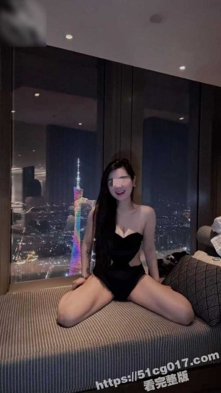 海角大神与模特妹妹的日常新作 穿着黑色情趣内衣的妹妹太骚了 激烈骑乘 跪地吃鸡-51吃瓜网