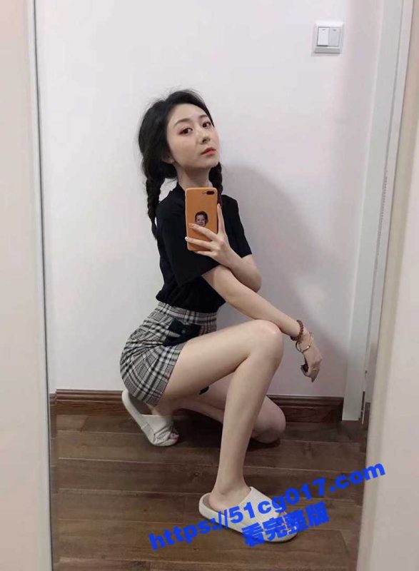 哈尔滨知名游戏女主播汪语彤 和网友约炮被男友发现 曝光之前做爱视频 小母狗被男友拴链子打皮鞭爆操！！！-51吃瓜网