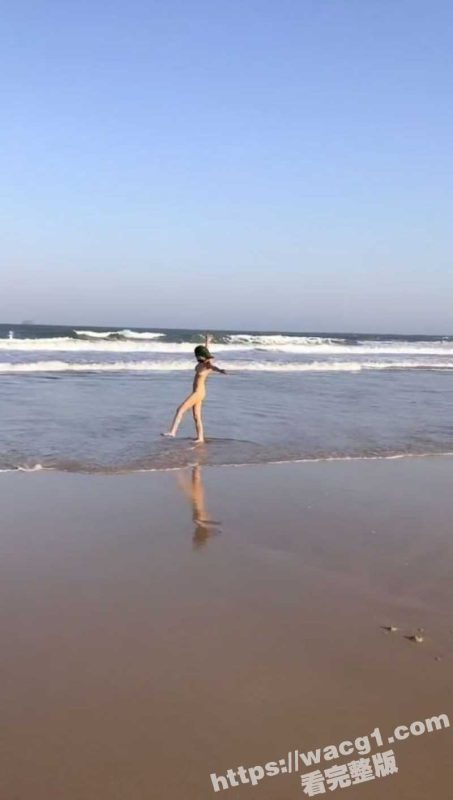 海南三亚湾海滩上惊现裸女 专业露出婊进军三亚了 原来是这个骚货 车上还不忘勾引摄影师-51吃瓜网