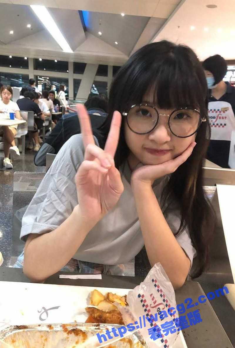 骚女友自拍 甜美型清纯眼镜妹 日常自拍 翻白眼吐舌展示身材 她男友可真性福！ - 51吃瓜网-51吃瓜网