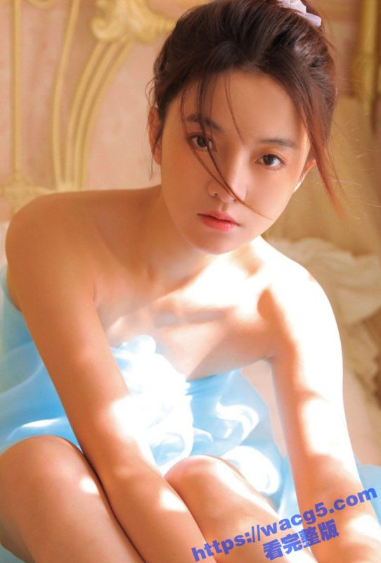 四川美术学院反差学生妹 被金主花式调教 无情掐脖捏奶 暴力打桩抽插！-51吃瓜网