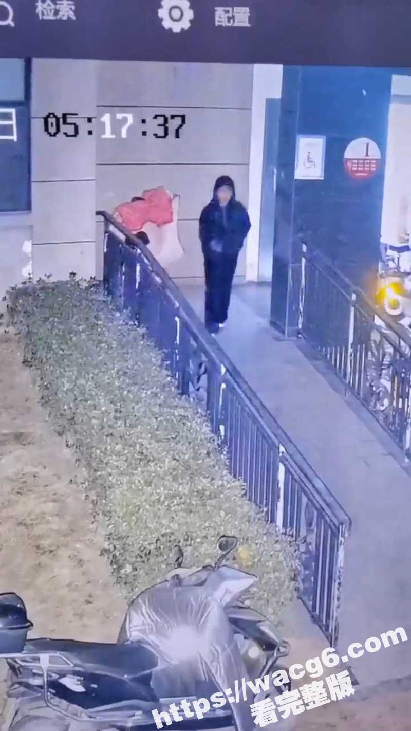 翘臀小妹小区当众排便 还用旁边车衣擦屁股 看样子还是个少女 身材也挺不错的 玩的这么脏么 - 51吃瓜网-51吃瓜网