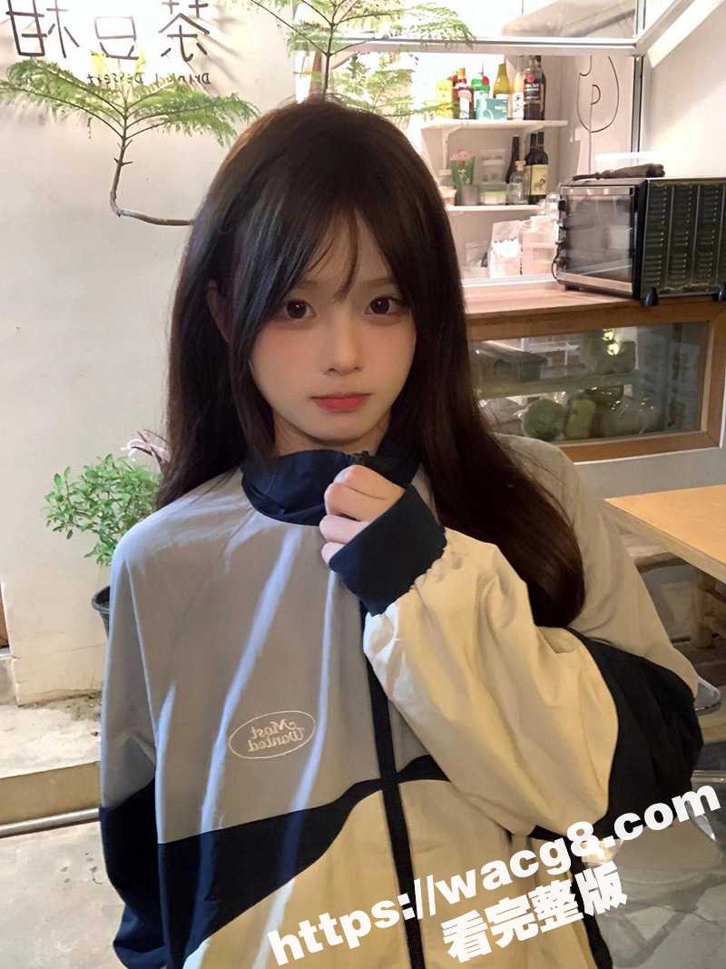 清纯少女被男友按在胯下狂暴式深喉口交 这是要往死了整啊 一点喘气的机会都不给 嘴巴都操肿了！ - 51吃瓜网-51吃瓜网