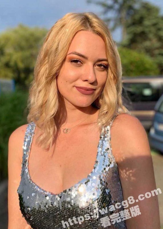 强烈推荐！意大利24岁体操运动员Emeline  把体操天赋带到了床上和户外 高难度姿势操逼 绝对让你涨见识！-51吃瓜网