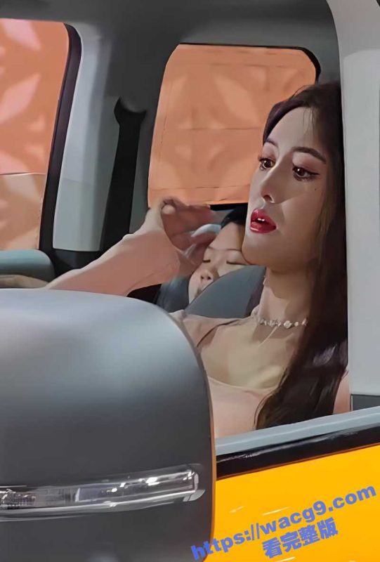 偷拍抄底车展模特 白嫩大长腿性感诱人 360度无死角贴身跟拍 这个视角看美女很有感觉！-51吃瓜网