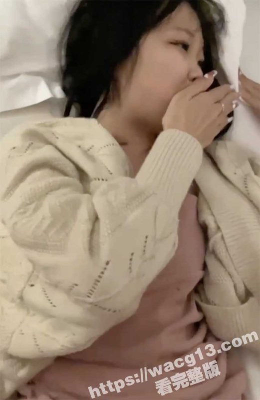 盘点做爱时给男友 闺蜜打电话视频大合集！ 情不自禁的发出呻吟声 差点被对方识破！这才是偷情的最高境界啊！-51吃瓜网